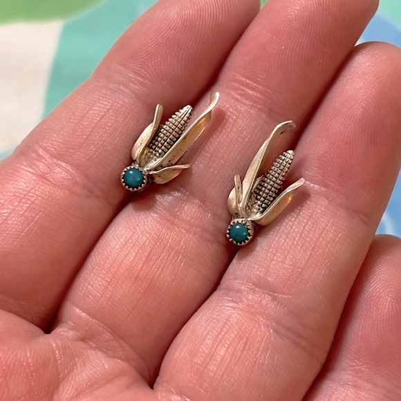 Vintage Jewelry - VTG Southwestern Artisan Corn Turquoise Sterling Silver 925 Post Earrings